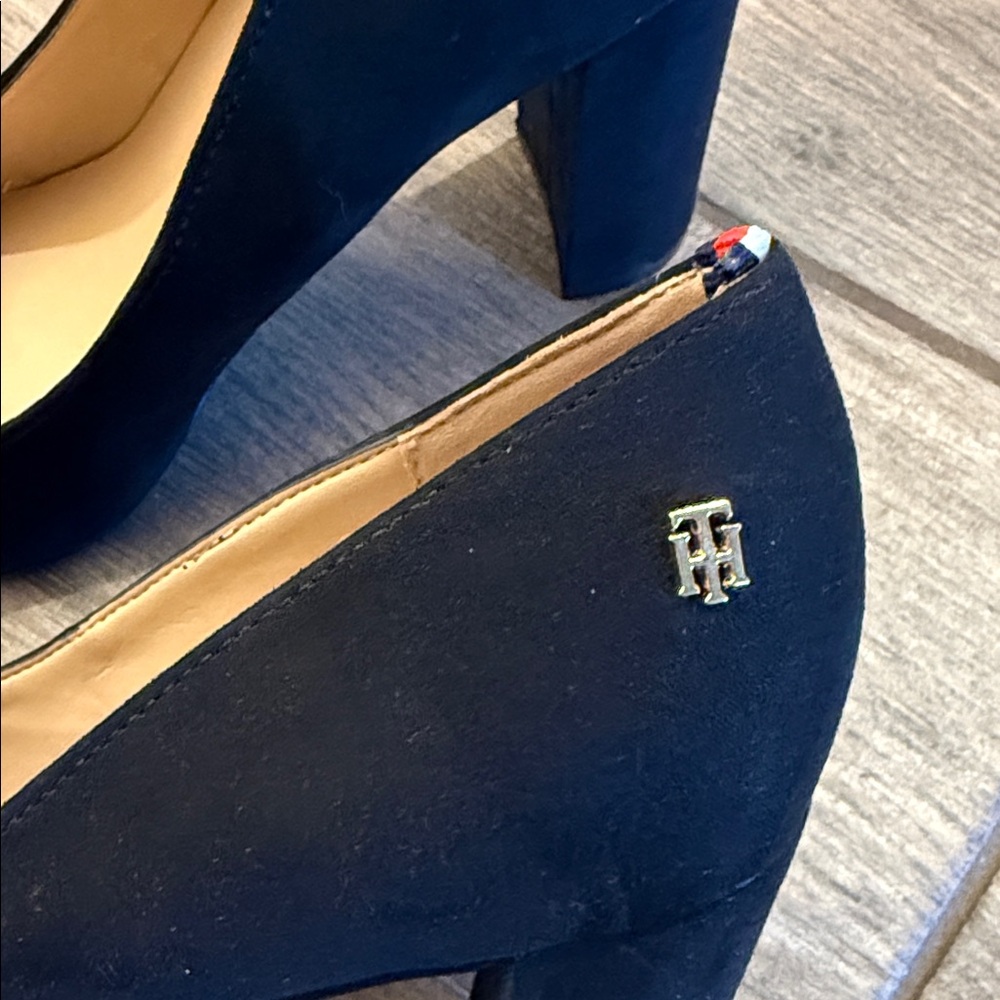 Tommy Hilfiger Abilene Black Block Heel Pumps Sz 7 - Picture 6 of 12